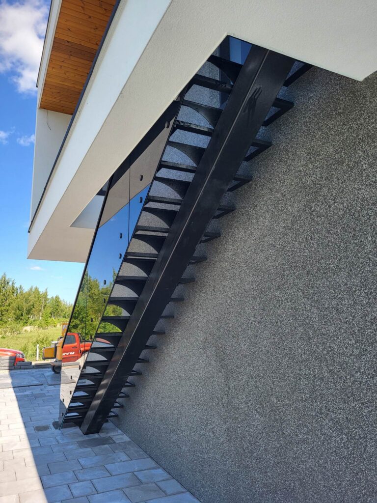 Kaasaegne moodne välitrepp Kalakuningatele