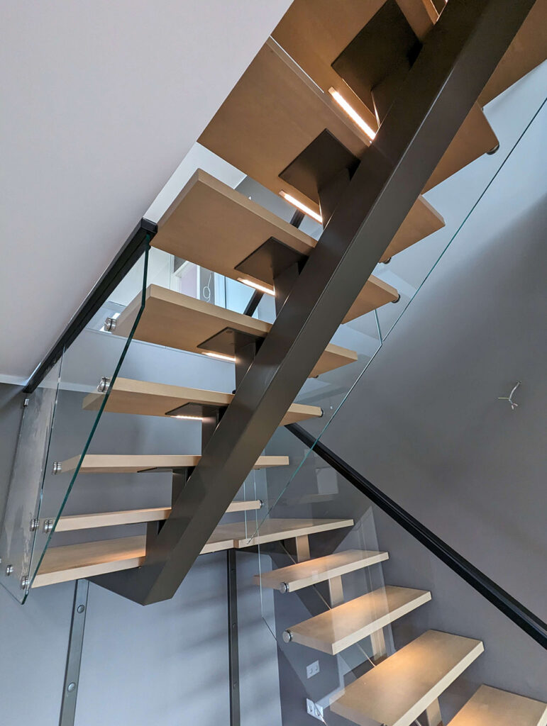 U-trepp klaasist piiretega ida-virumaal