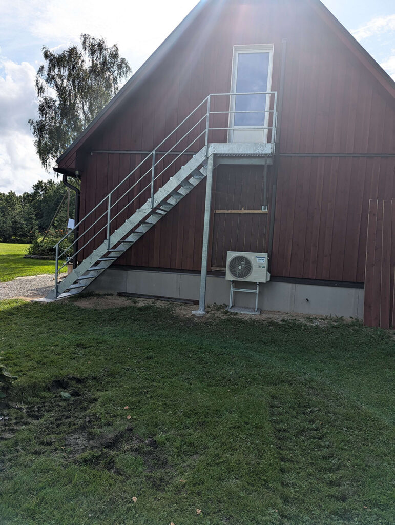 Välitrepp evakuatsiooniks eramus