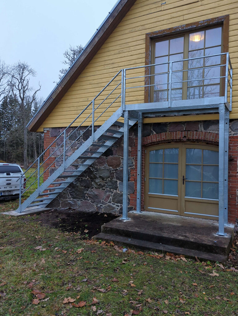 Varuväljapääs vanadekodule Hallistes