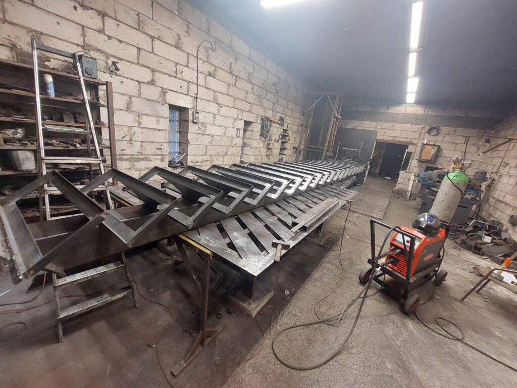 välitrepi valmistamine töökojas Kalakuningatele